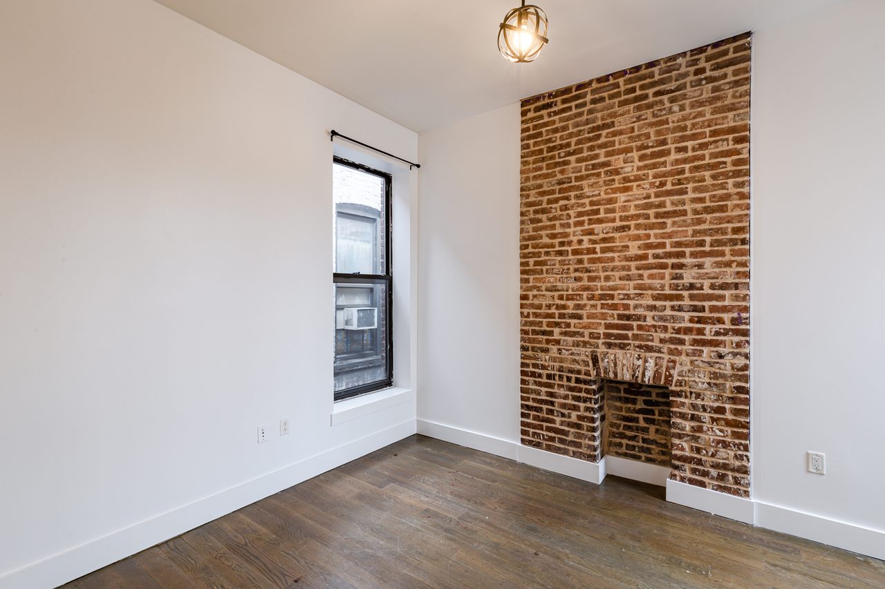 #1724: Crown Heights - Queen Bedroom B - #1724: Crown Heights - Gallery - 1
