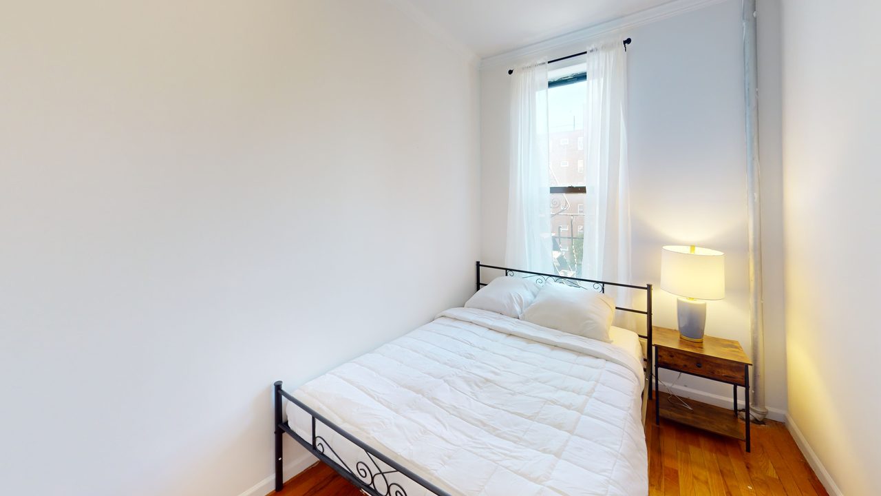 #1794: East Village - Queen Bedroom B - 1