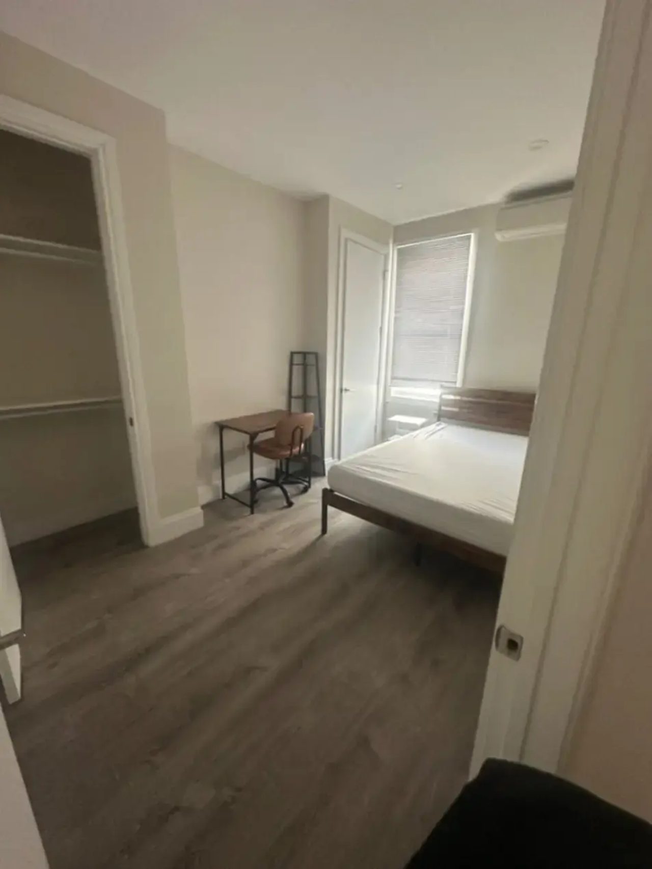 #1737: Greenpoint - Queen Bedroom B - 3