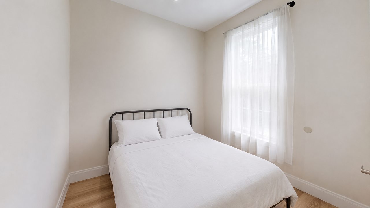 #1737: Greenpoint - Queen Bedroom C - 2