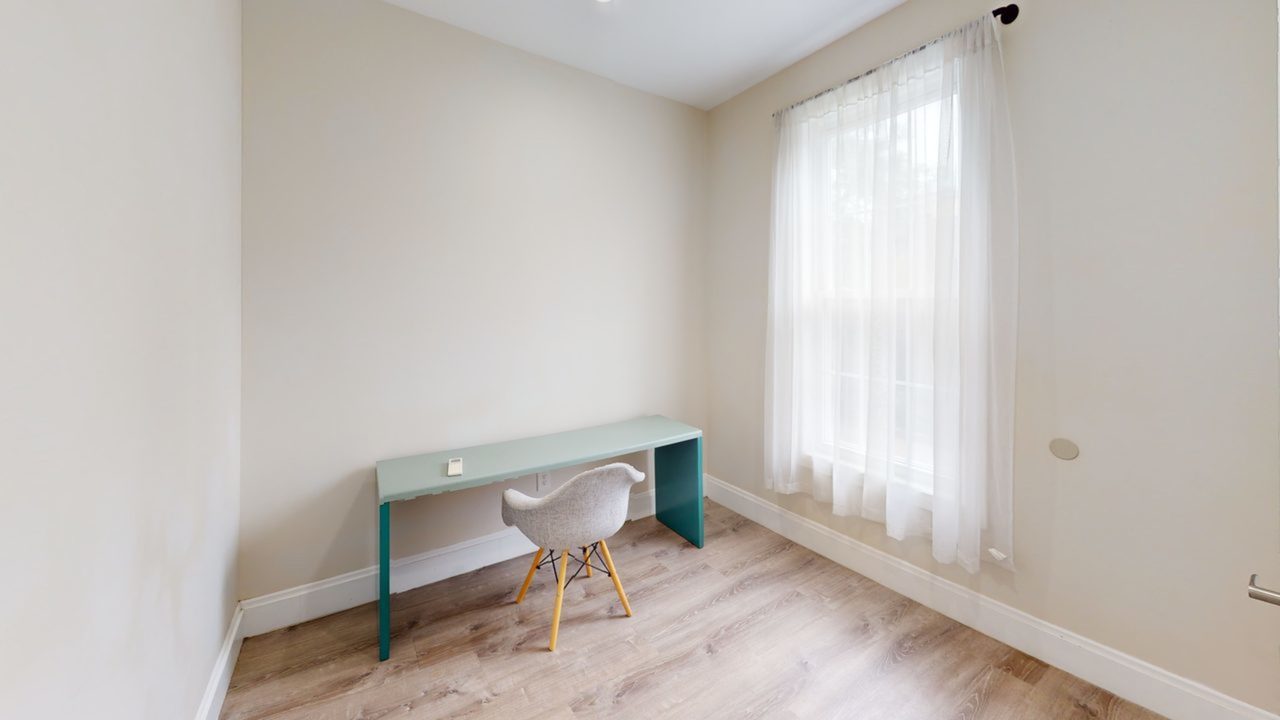  #1737: Greenpoint - Queen Bedroom C  -  #1737: Greenpoint  - Gallery -  7