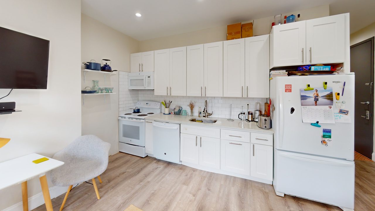 #1737: Greenpoint - Queen Bedroom C - #1737: Greenpoint - Gallery - 5