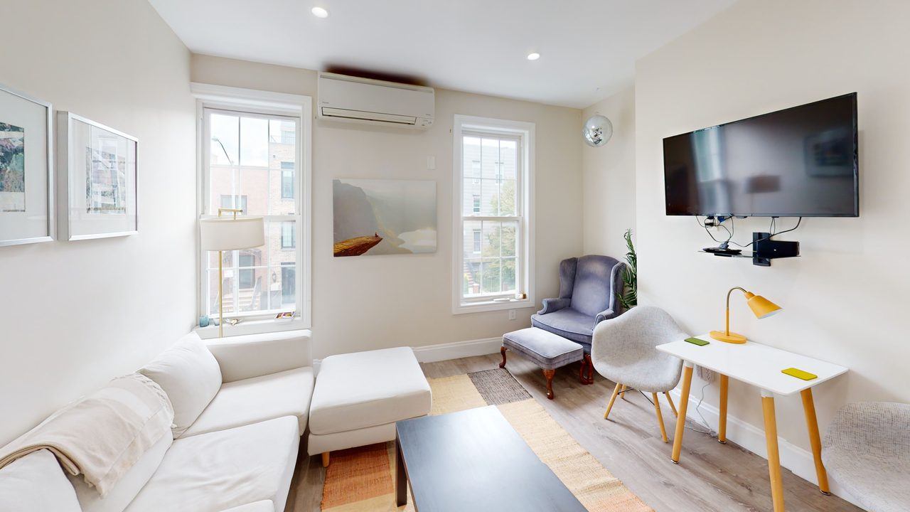  #1737: Greenpoint - Queen Bedroom A/w Private Bathroom  -  #1737: Greenpoint  - Gallery -  5