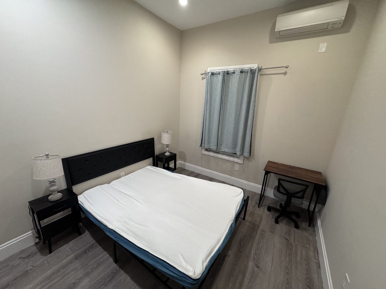  #1737: Greenpoint - Queen Bedroom A/w Private Bathroom  -  #1737: Greenpoint  - Gallery -  6
