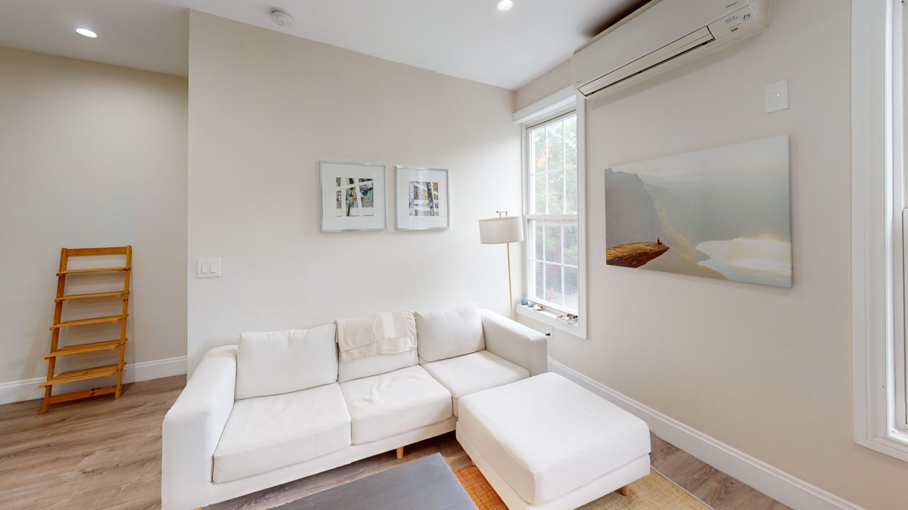  #1737: Greenpoint - Queen Bedroom A/w Private Bathroom  -  #1737: Greenpoint  - Gallery -  3