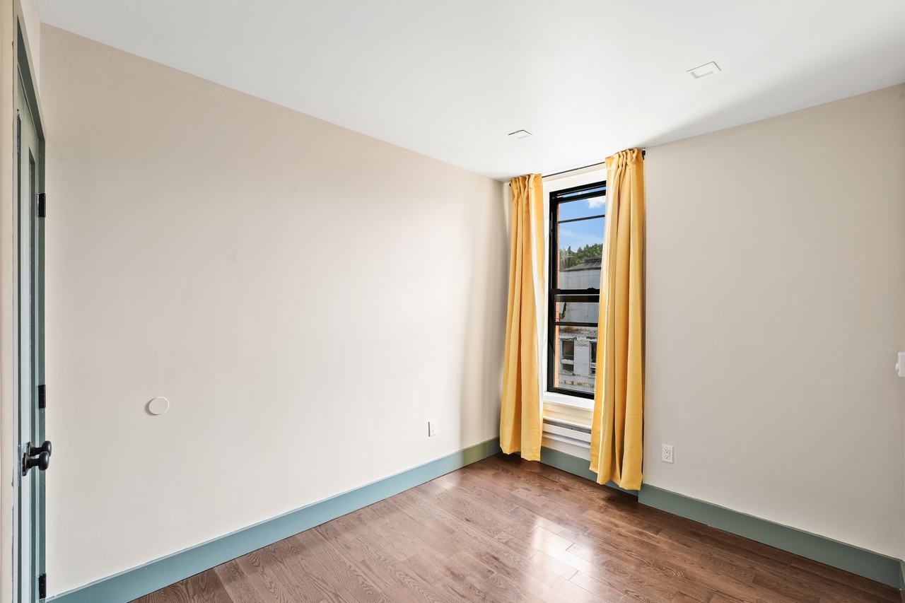 #499: East Harlem - Queen Bedroom B - 2