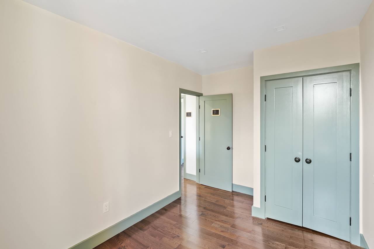 #499: East Harlem - Queen Bedroom B - 4