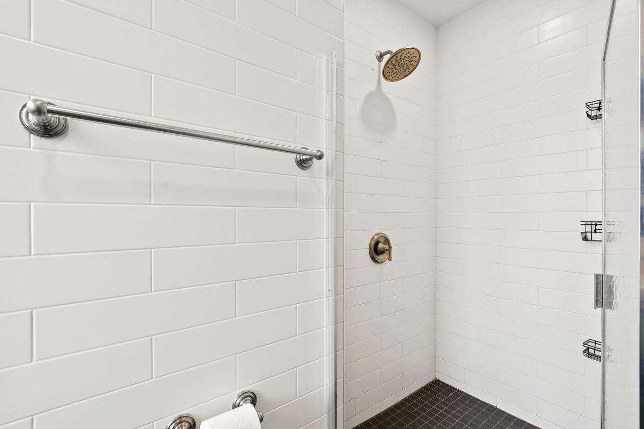  #499: East Harlem - Queen Bedroom B  -  #499: East Harlem  - Gallery -  16