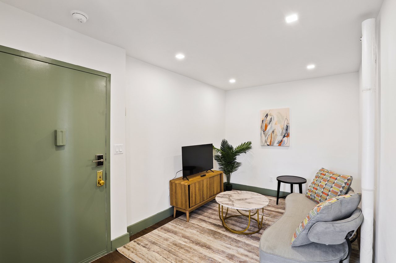 #499: East Harlem - Queen Bedroom A - 10