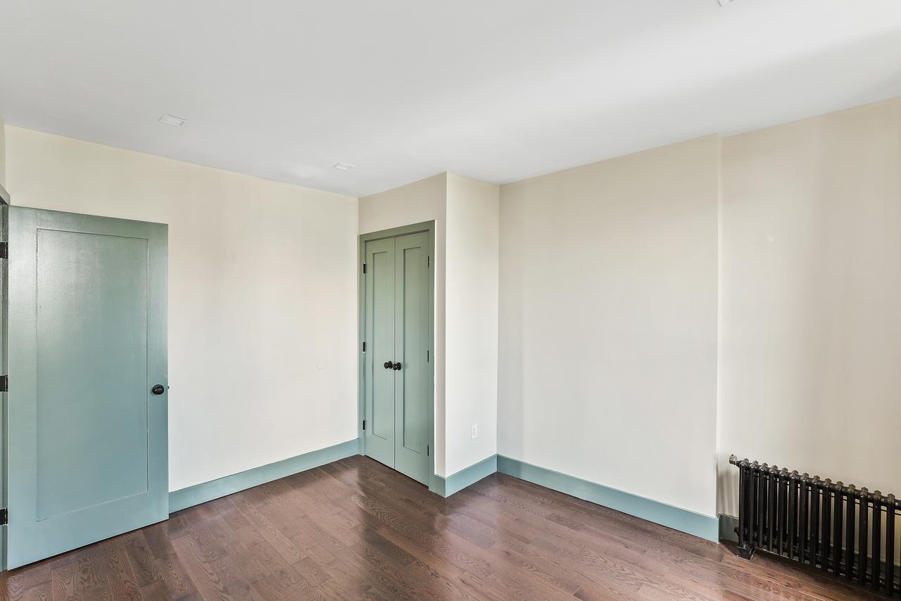 #499: East Harlem - Queen Bedroom A - 5