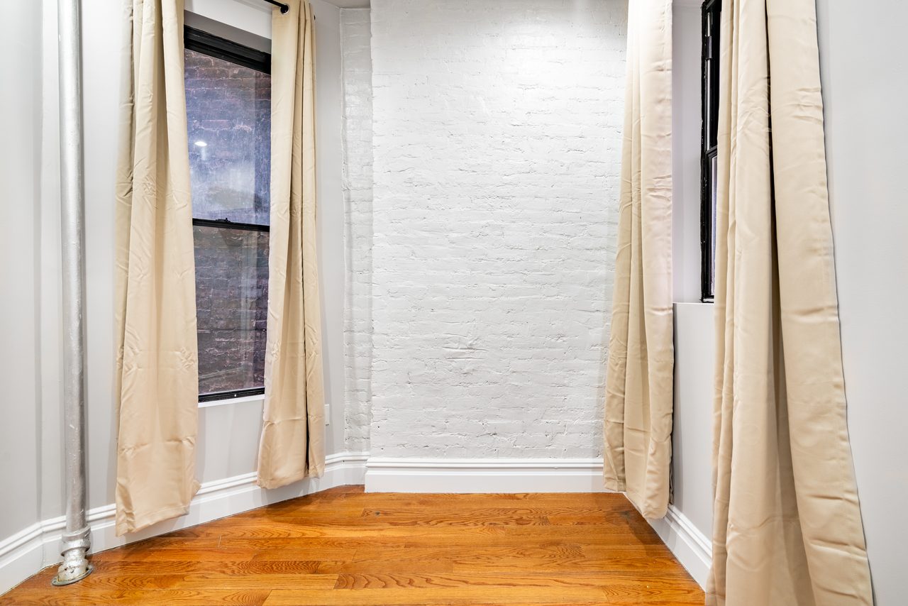 #1100: Columbus Circle - Twin Bedroom A - 13