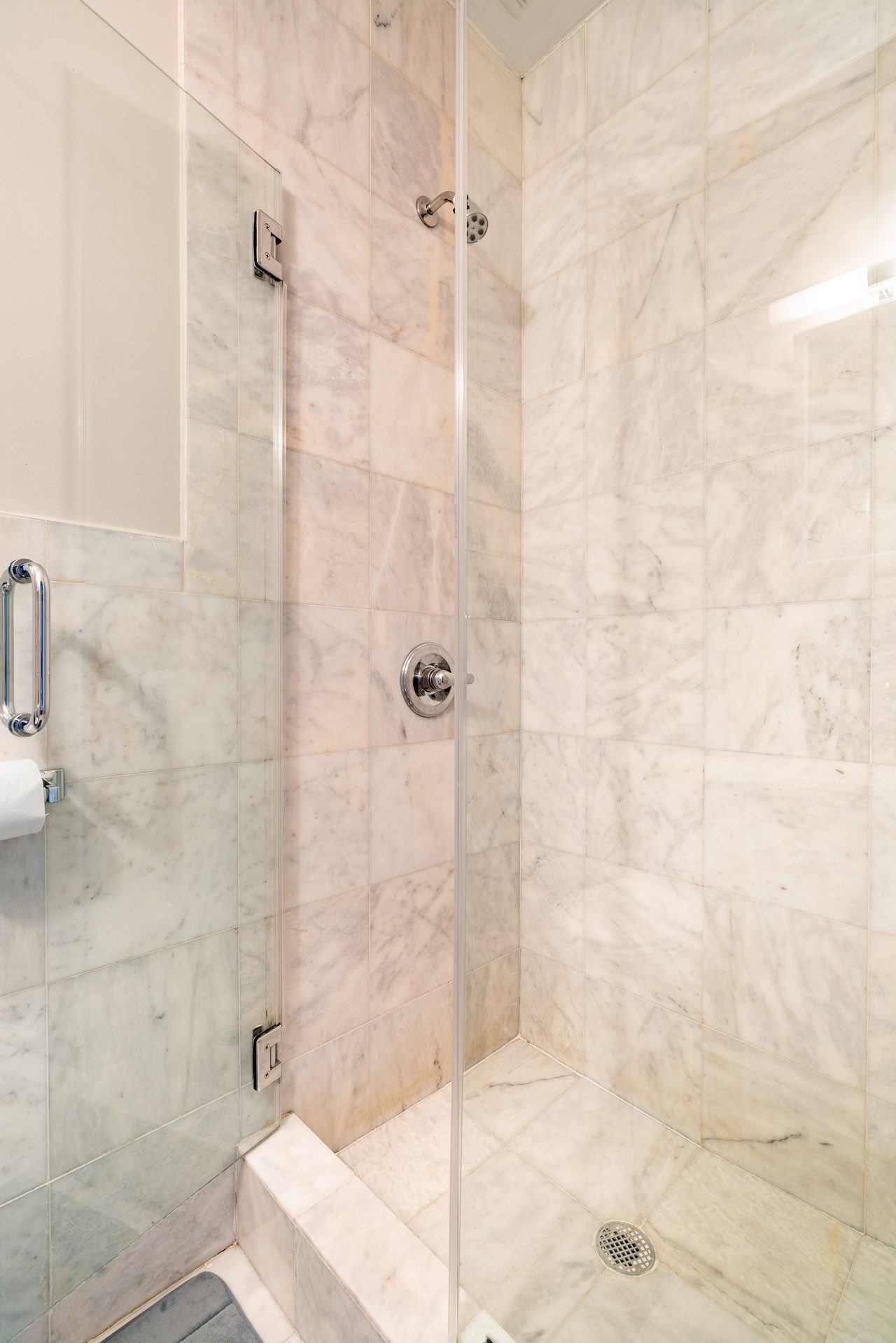 #1100: Columbus Circle - Twin Bedroom A - 5