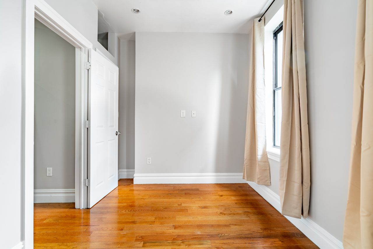 #1100: Columbus Circle - Full Bedroom B - 12