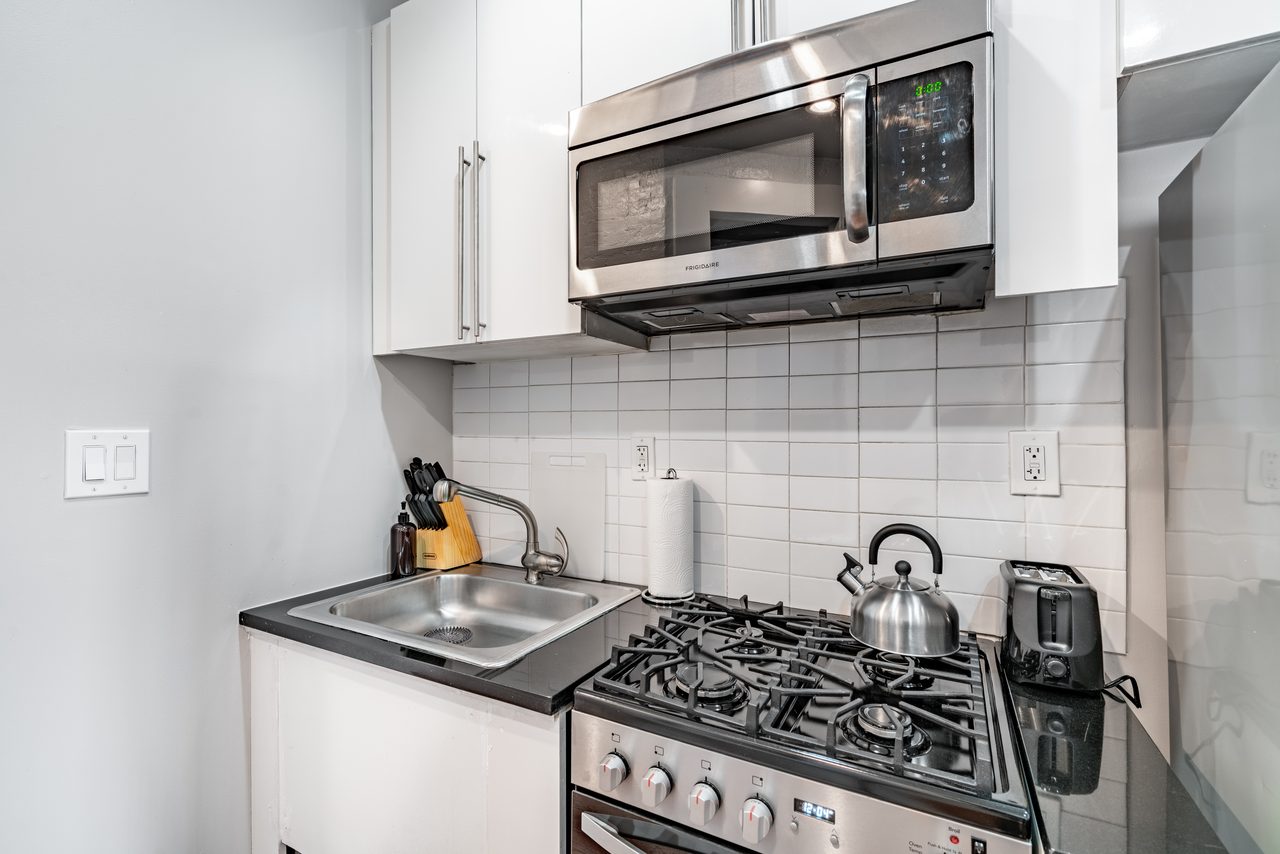 #1100: Columbus Circle - Full Bedroom B - 7
