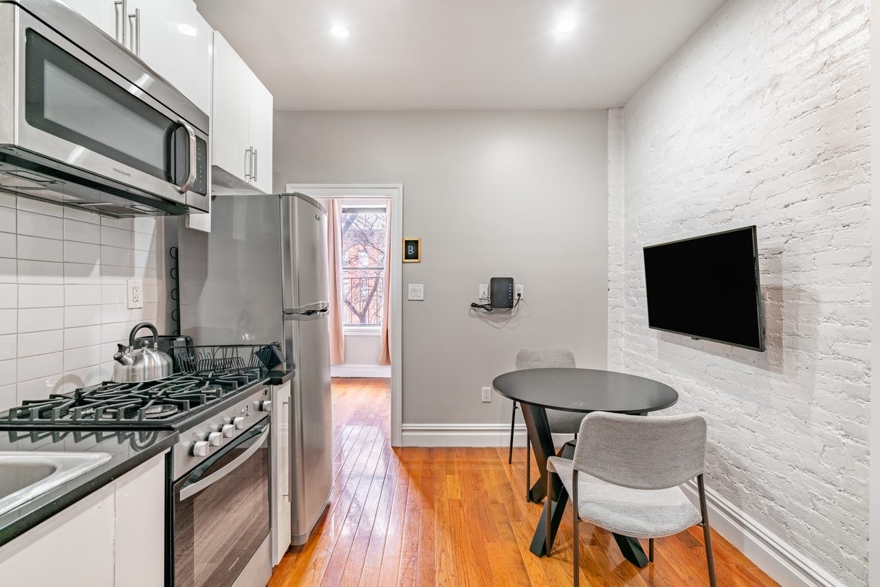 #1100: Columbus Circle - Full Bedroom B - 10