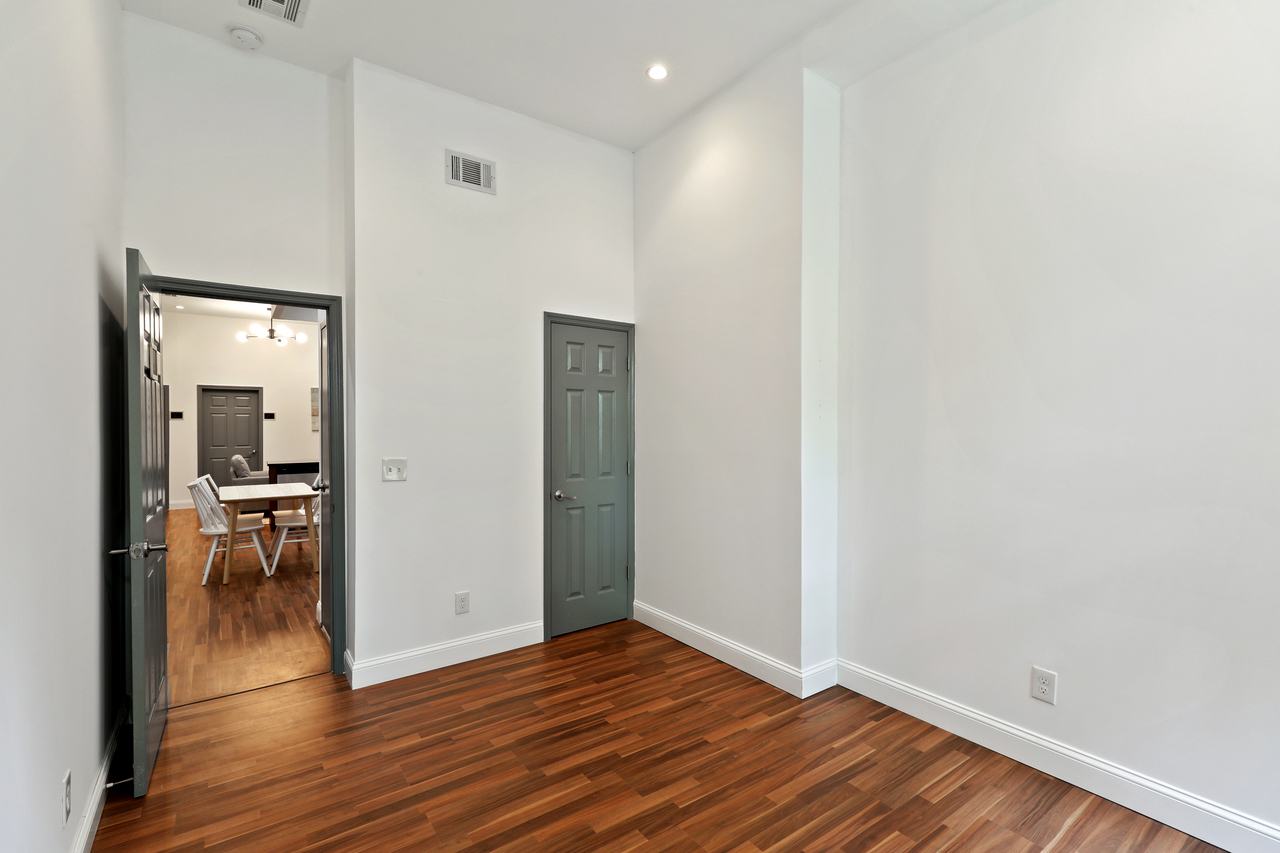 #504: Bushwick - Queen Bedroom B - 12