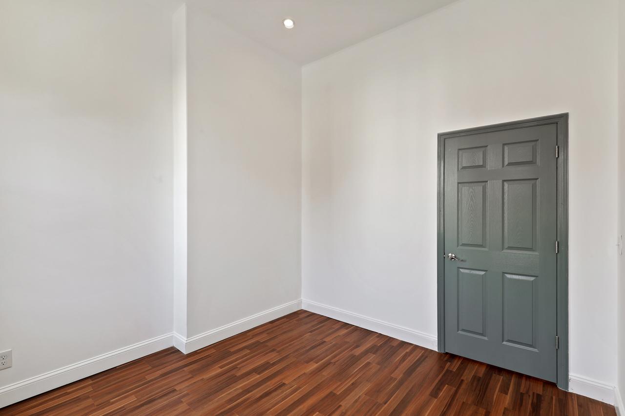 #504: Bushwick - Queen Bedroom D - 14