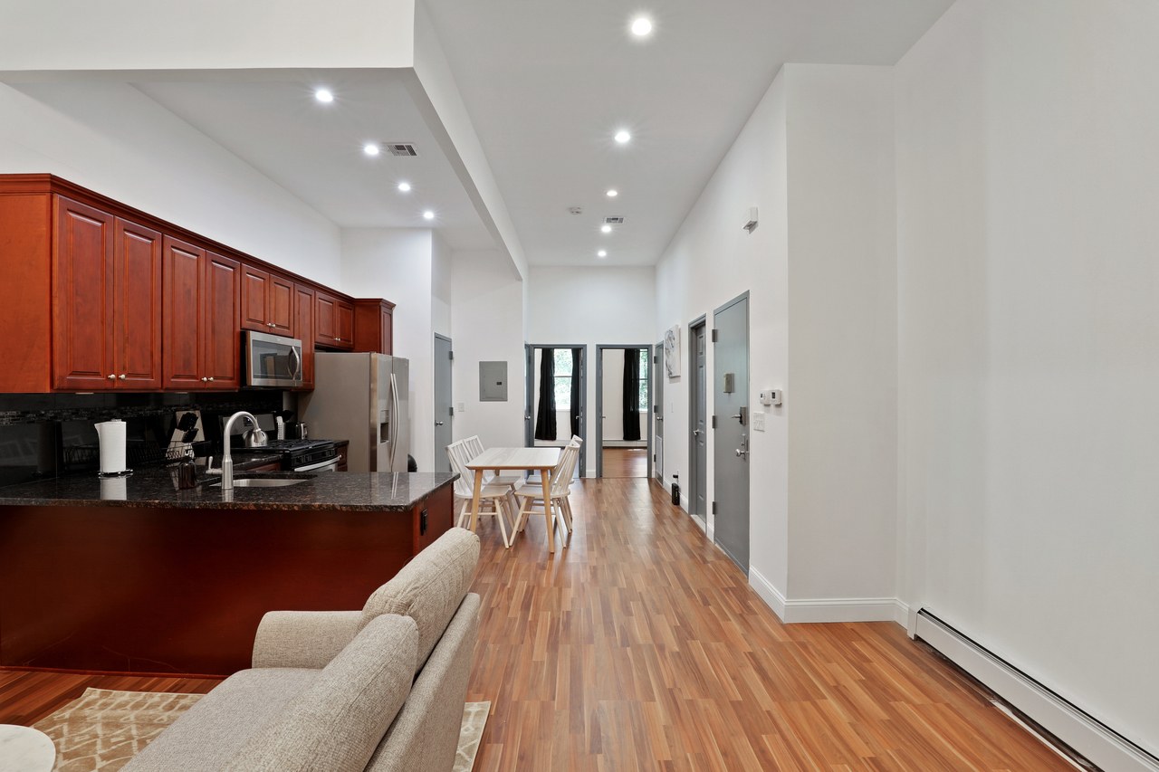 #504: Bushwick - Queen Bedroom A - #504: Bushwick - Gallery - 11