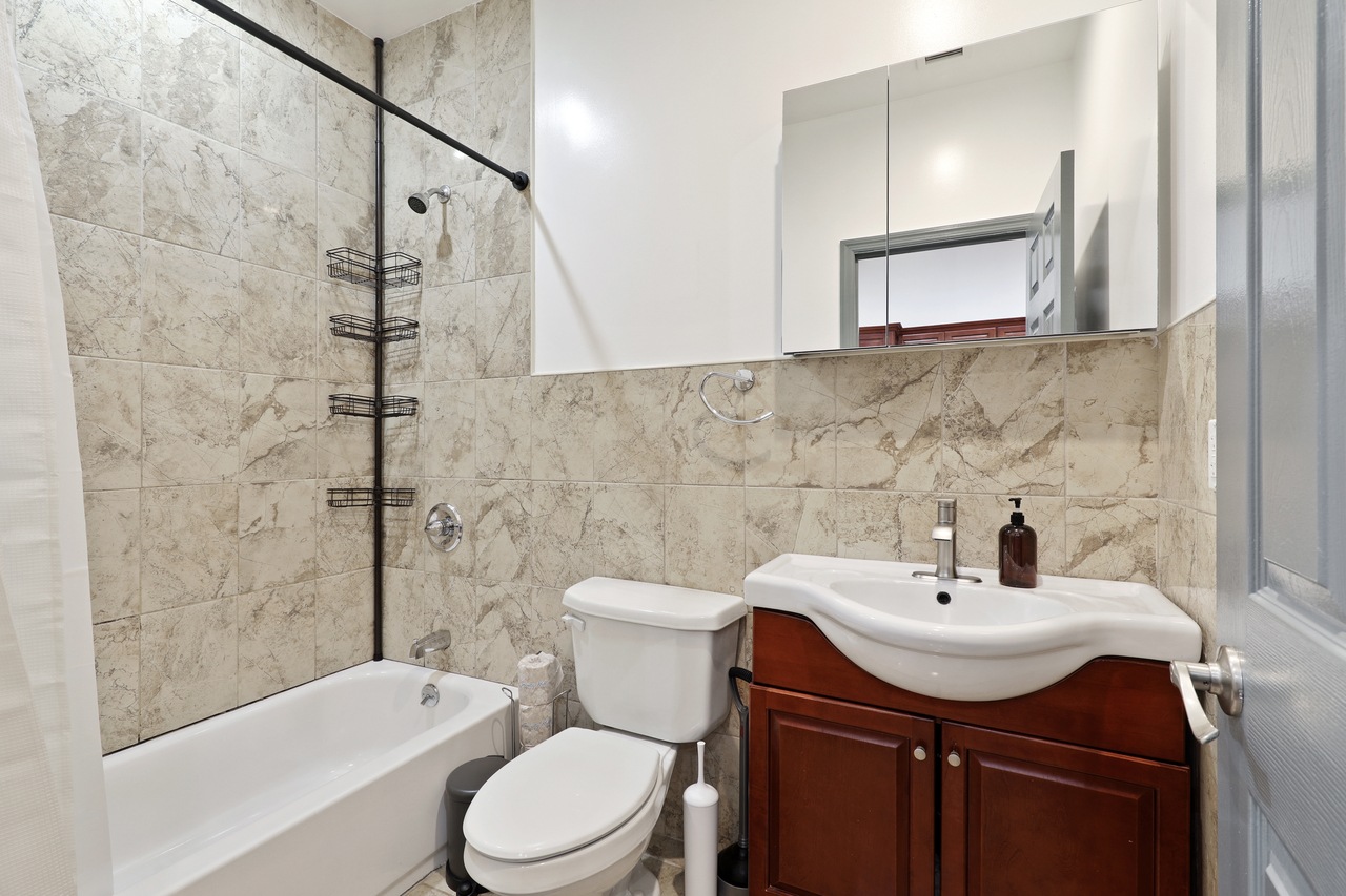 #504: Bushwick - Queen Bedroom A - 5