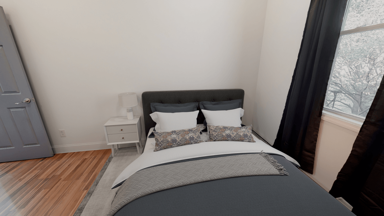 #504: Bushwick - Queen Bedroom A - 14