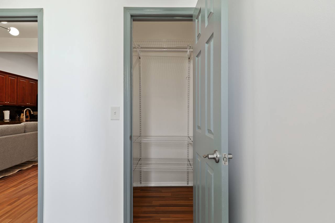 #504: Bushwick - Queen Bedroom A - 7