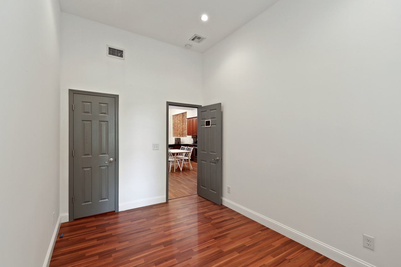  #504: Bushwick - Queen Bedroom A  -  #504: Bushwick  - Gallery -  6