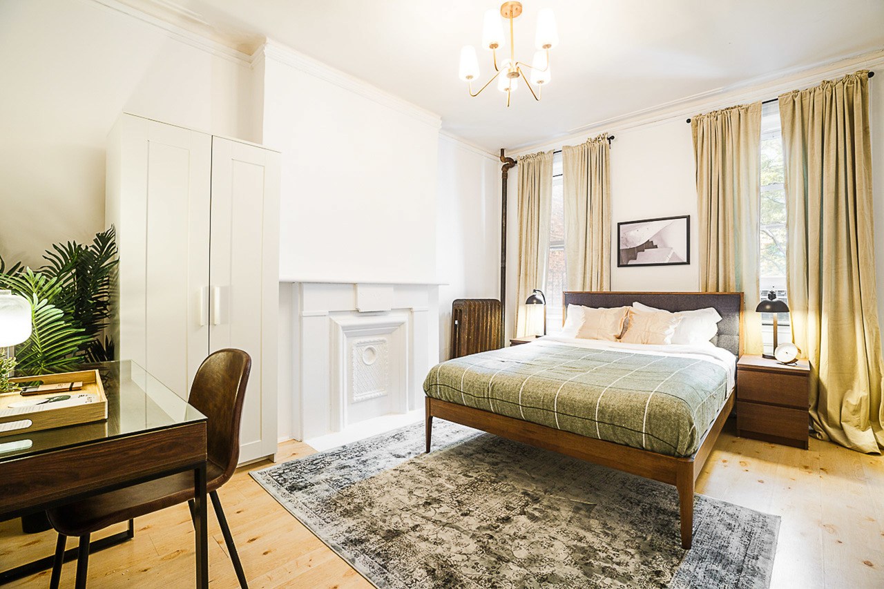  #183: Hell's Kitchen - Queen Bedroom A  -  #183: Hell's Kitchen  - Gallery -  10