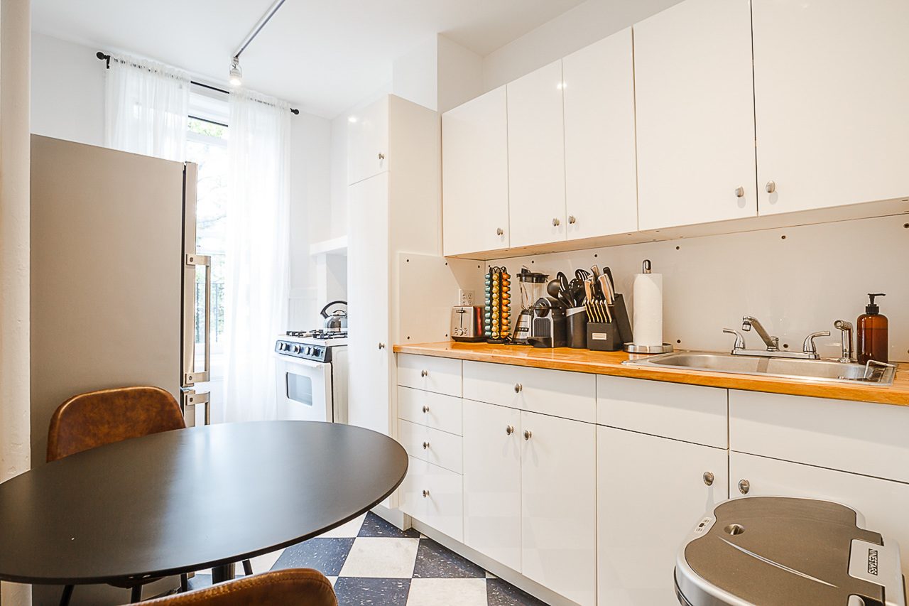  #183: Hell's Kitchen - Queen Bedroom A  -  #183: Hell's Kitchen  - Gallery -  5