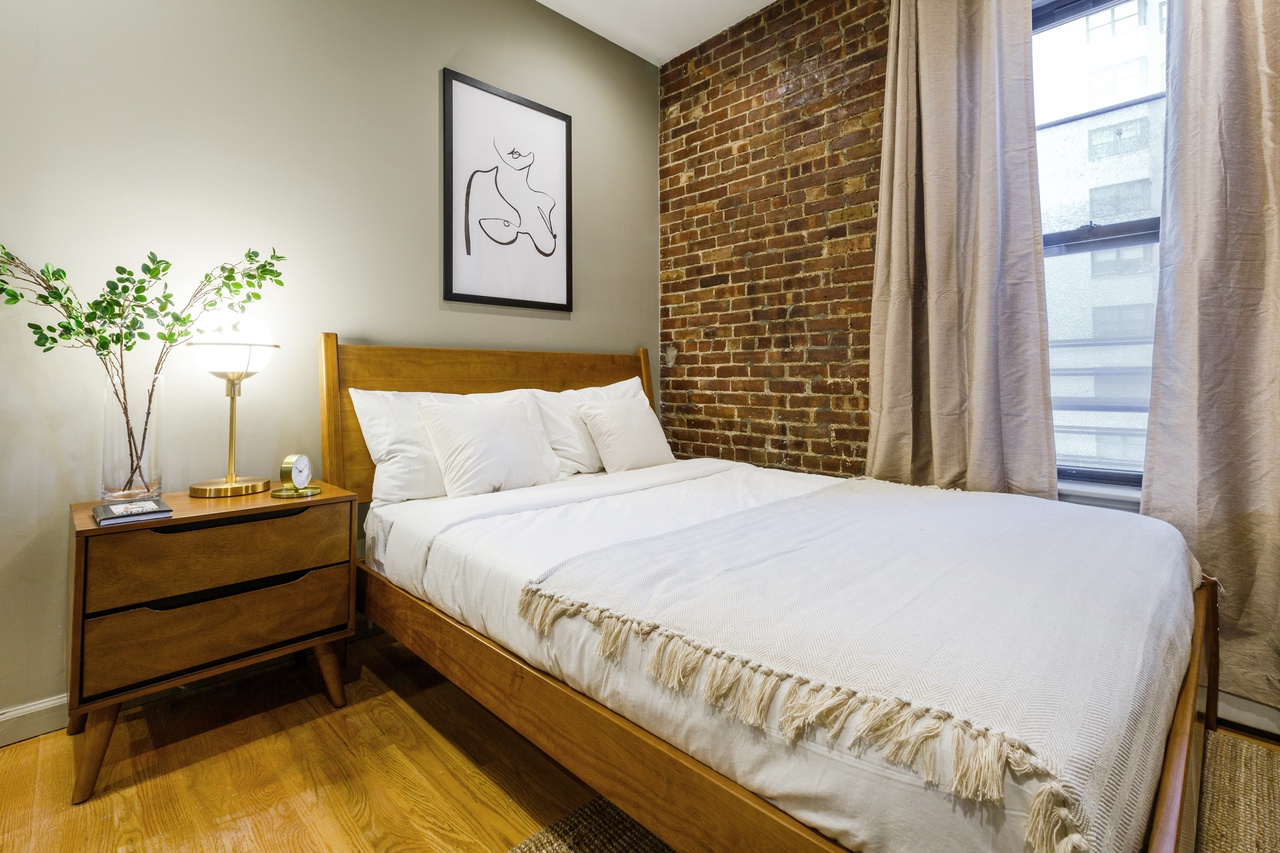 #299: Midtown East - Queen Bedroom B W/Private Bathroom - #299: Midtown East - Gallery - 1