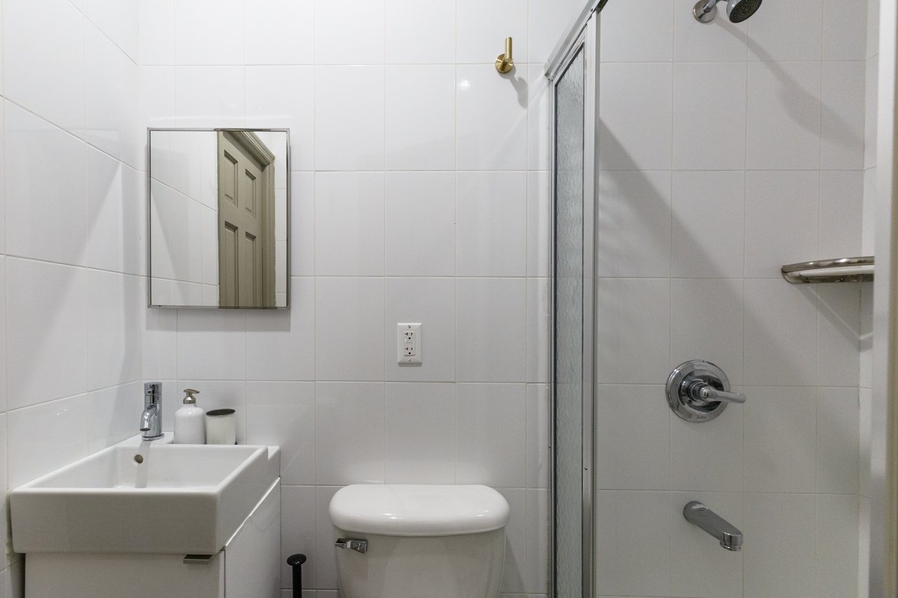 #299: Midtown East - Queen Bedroom C W/Private Bathroom - #299: Midtown East - Gallery - 3