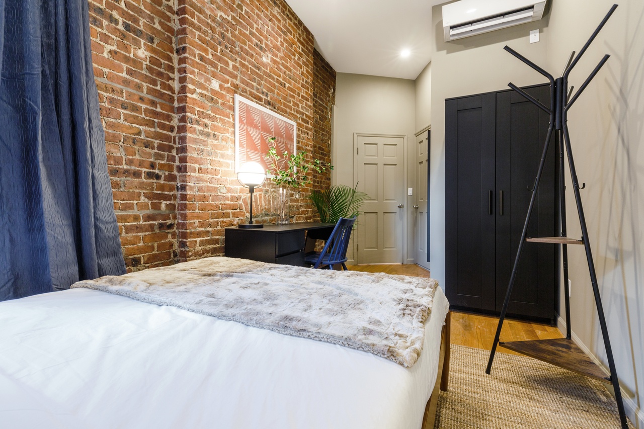 #299: Midtown East - Queen Bedroom C W/Private Bathroom - #299: Midtown East - Gallery - 2