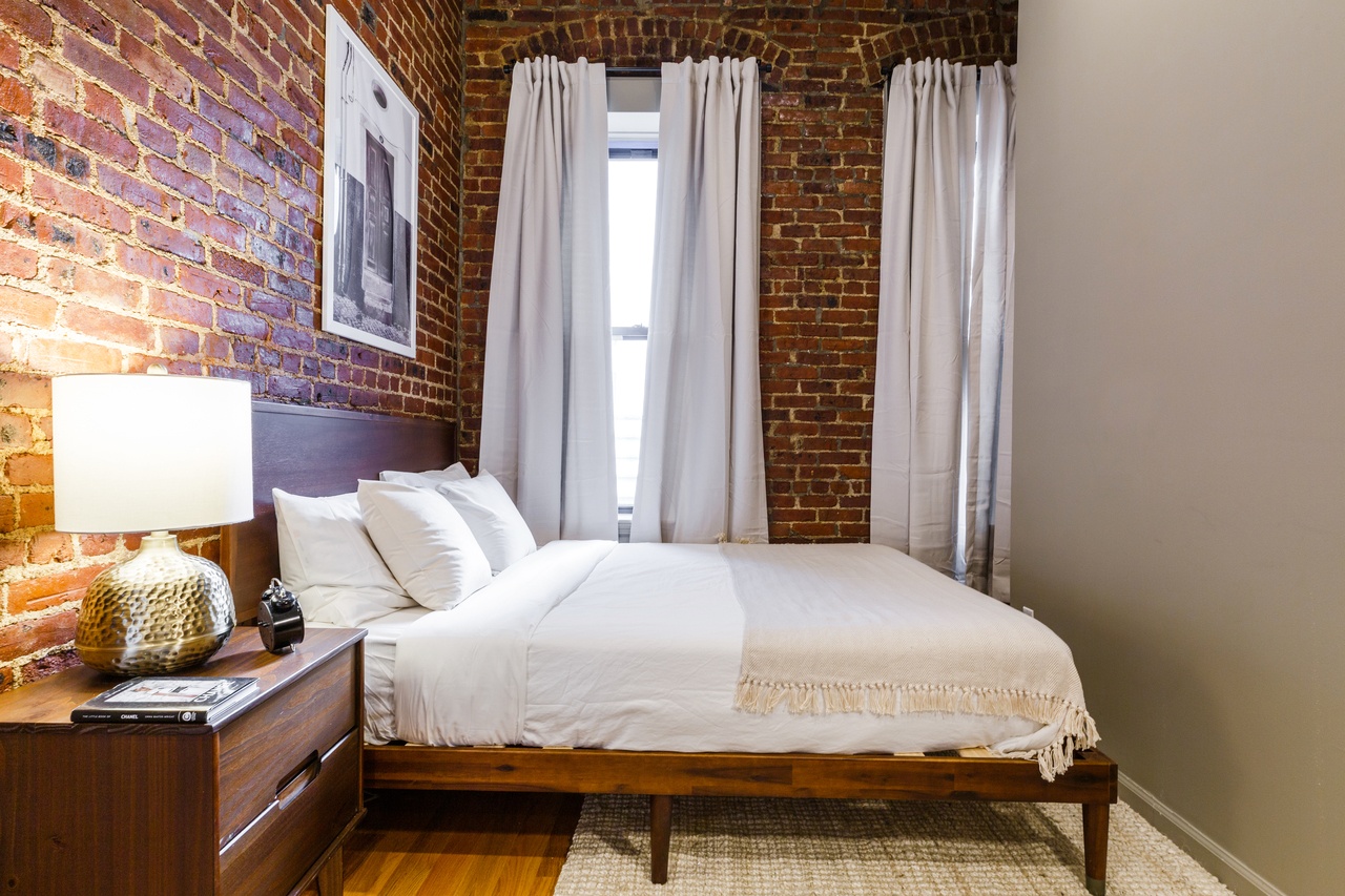 #299: Midtown East - Queen Bedroom D W/Private Bathroom - #299: Midtown East - Gallery - 1