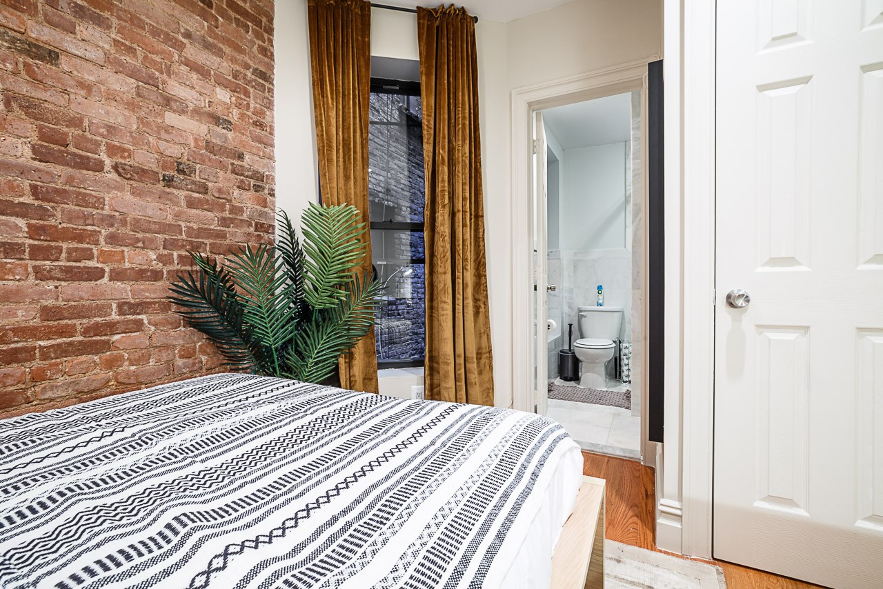 #221: Upper West Side - Queen Bedroom A W/Private Bathroom - 8