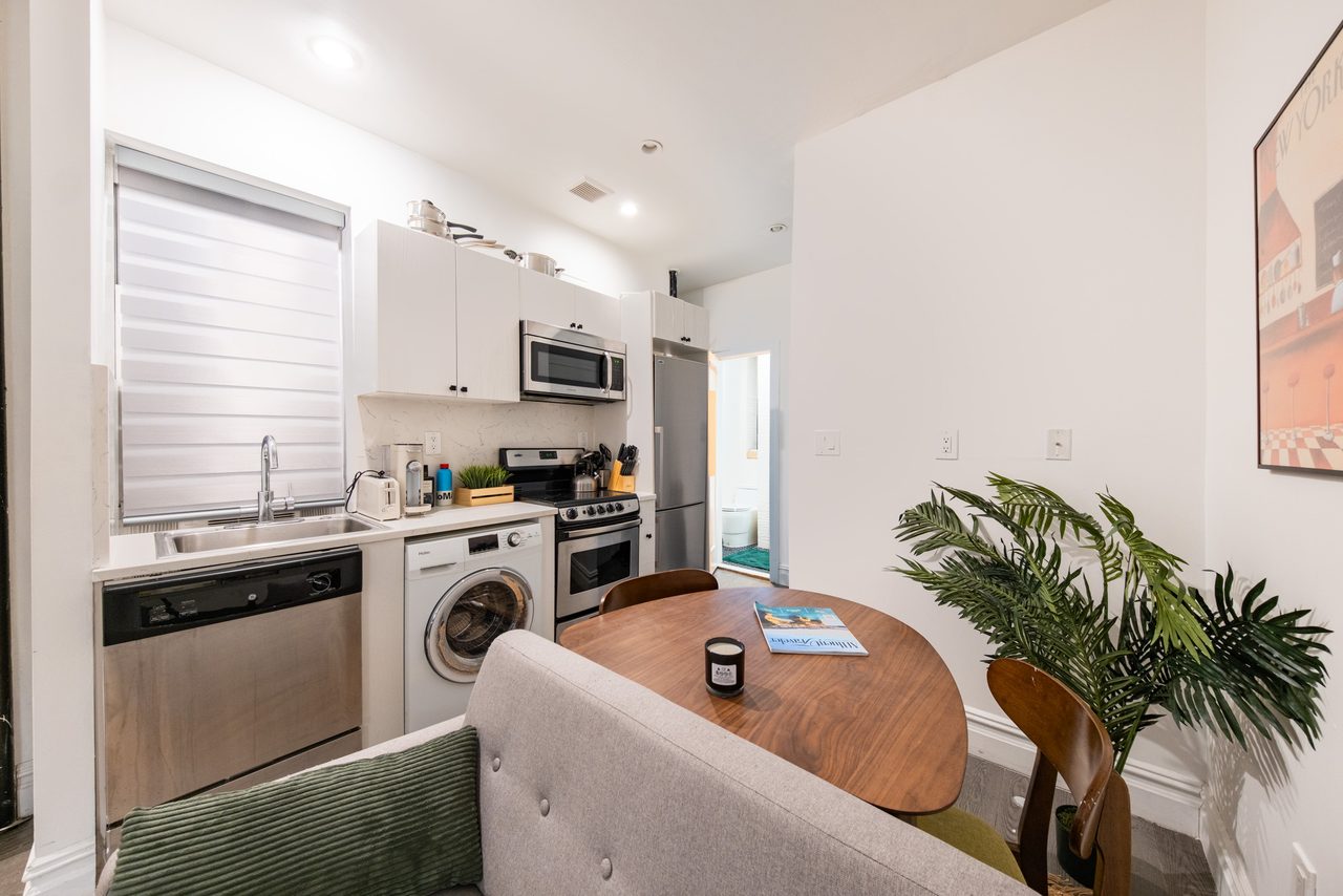  #720: Columbus Circle - 1 Bedroom (Queen)  -  #720: Columbus Circle  - Gallery -  2