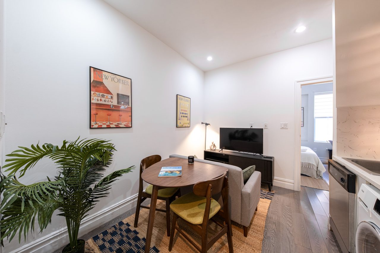 #720: Columbus Circle - 1 Bedroom (Queen) - #720: Columbus Circle - Gallery - 6