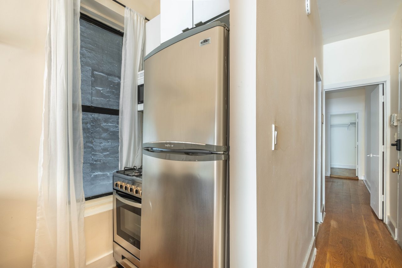 #1305: Upper West Side - Queen Bedroom B - 1