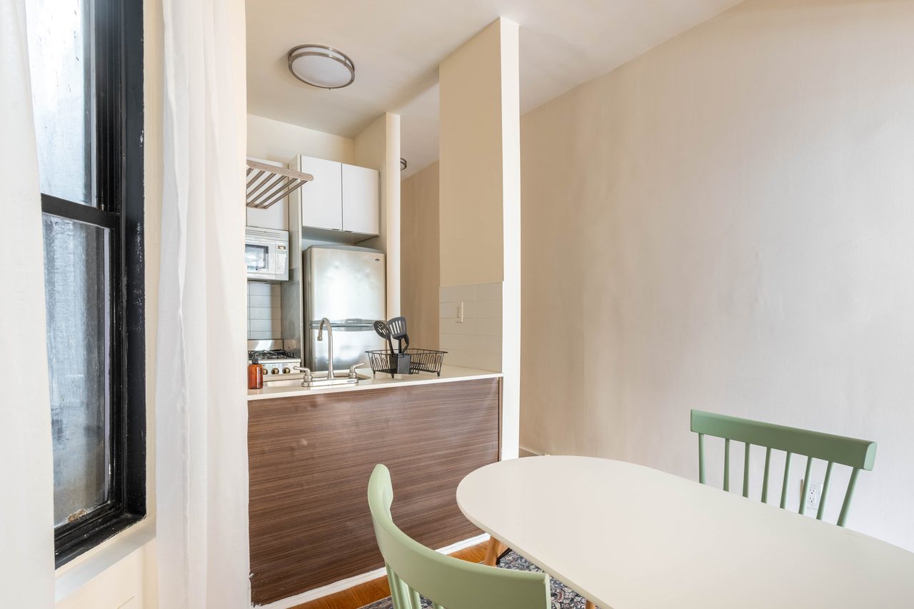 #1305: Upper West Side - Queen Bedroom B - 11
