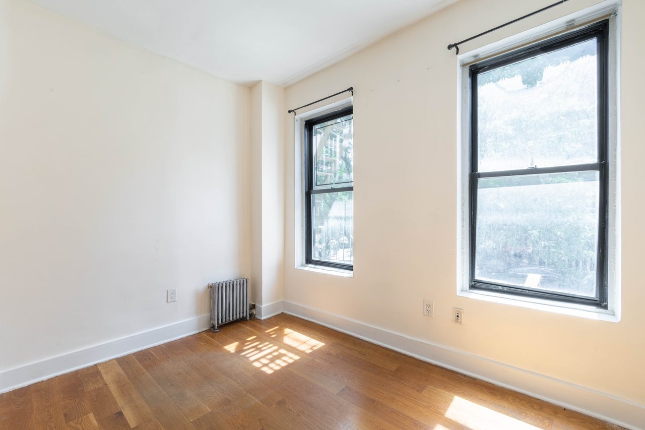 #1305: Upper West Side - Queen Bedroom B - 2