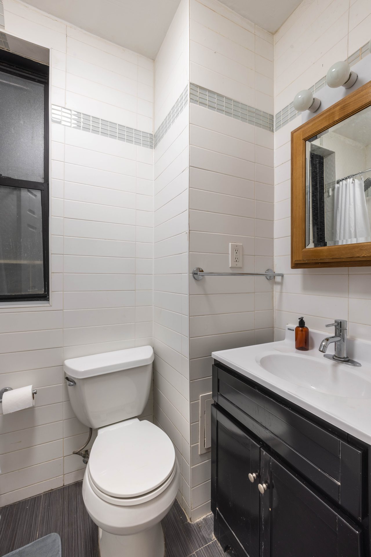 #1305: Upper West Side - Queen Bedroom B - 15