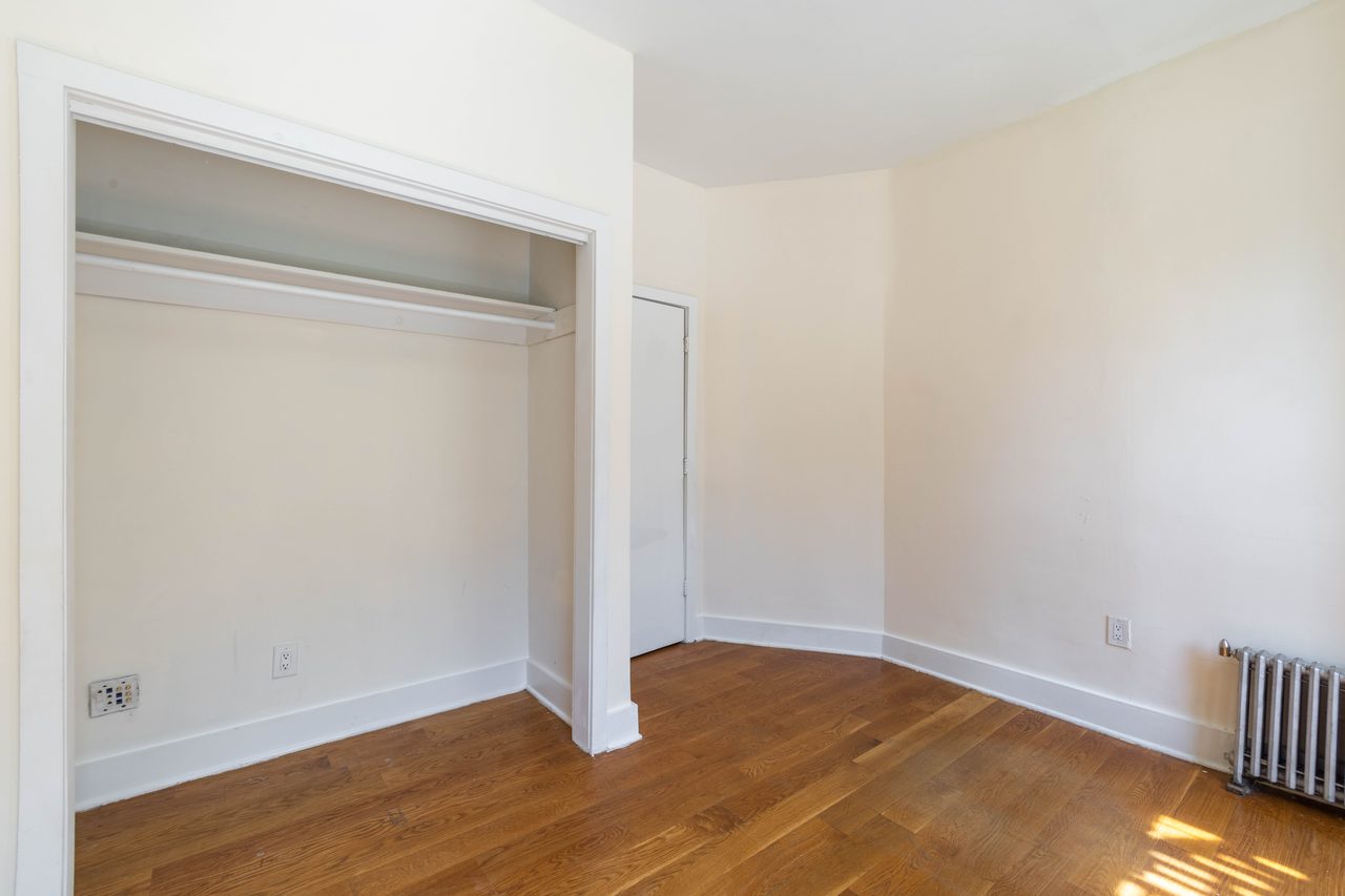 #1305: Upper West Side - Queen Bedroom B - 3
