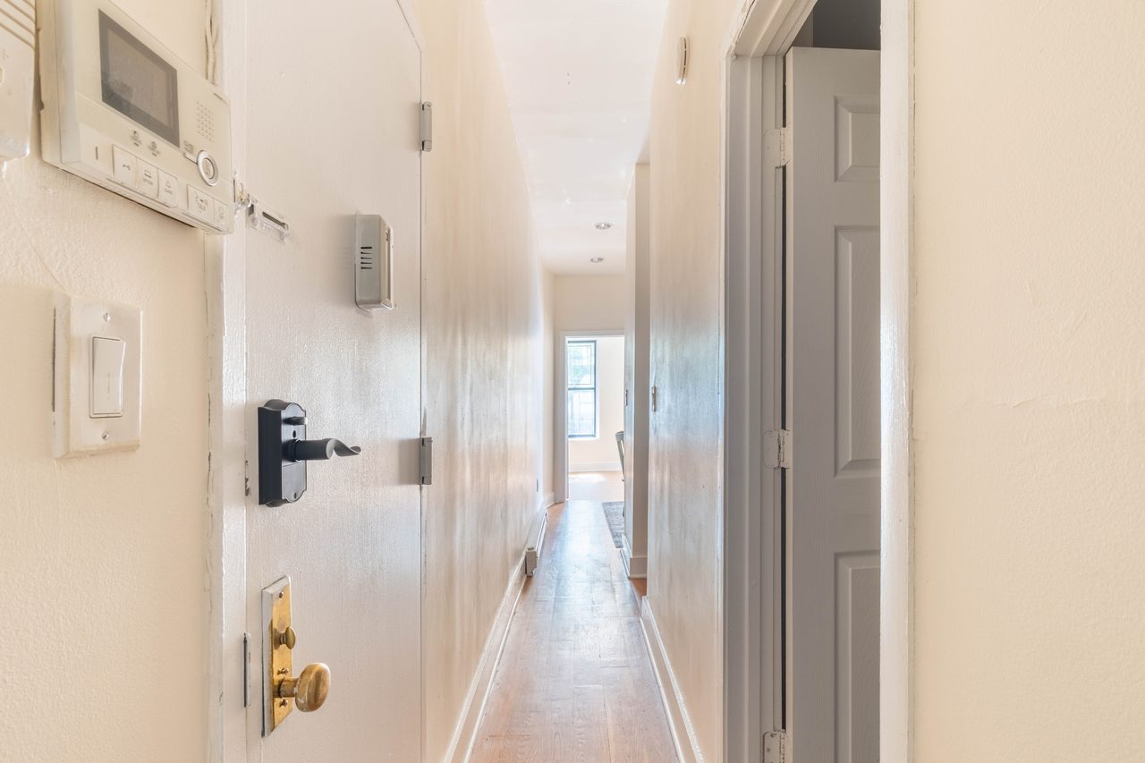 #1305: Upper West Side - Queen Bedroom B - 14