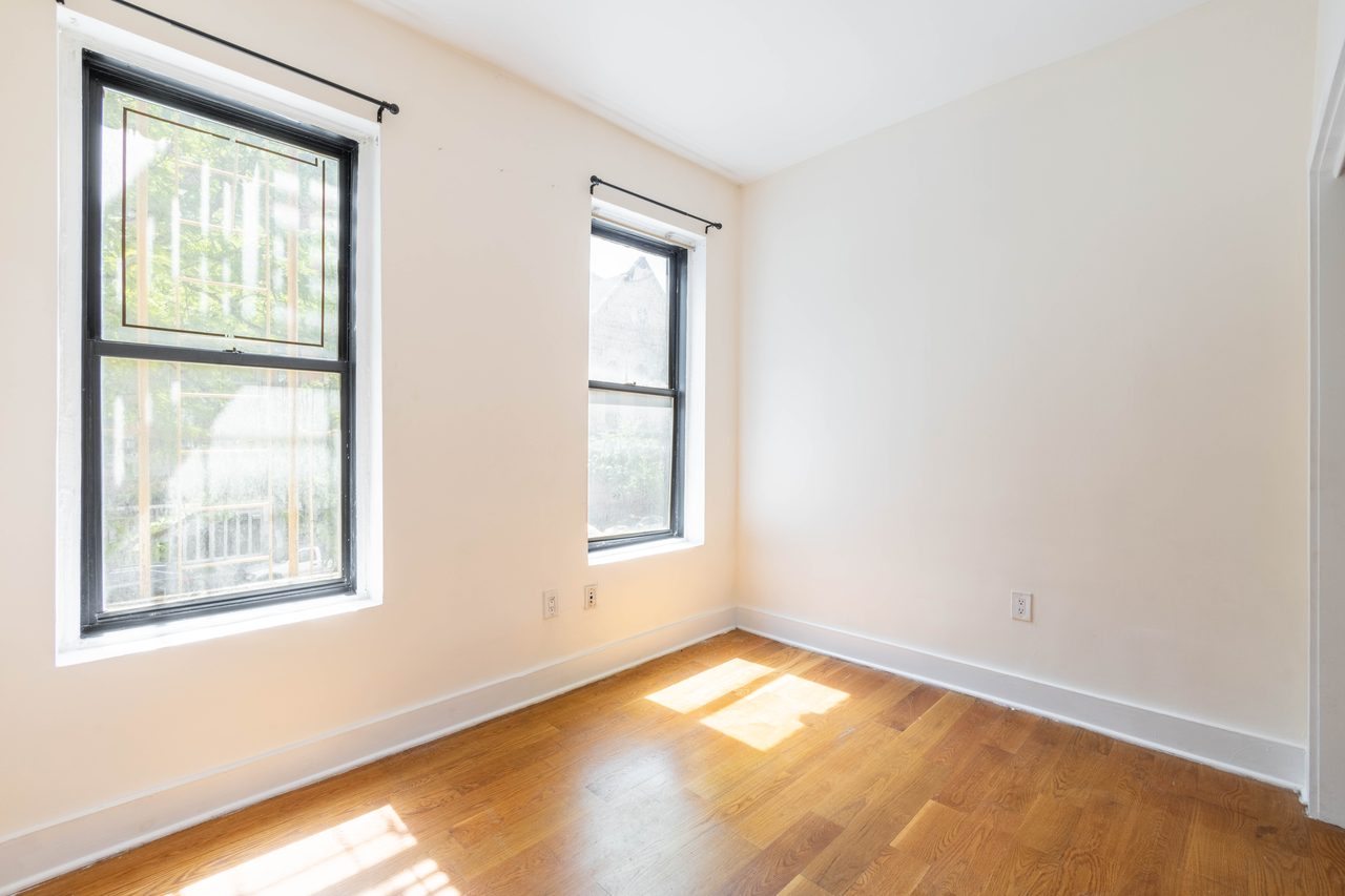 #1305: Upper West Side - Queen Bedroom B - 10