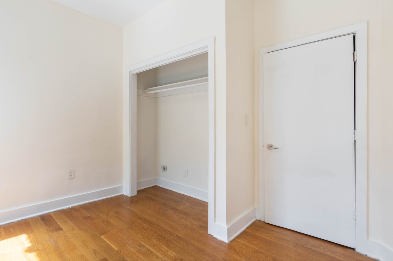 #1305: Upper West Side - Queen Bedroom B - 4