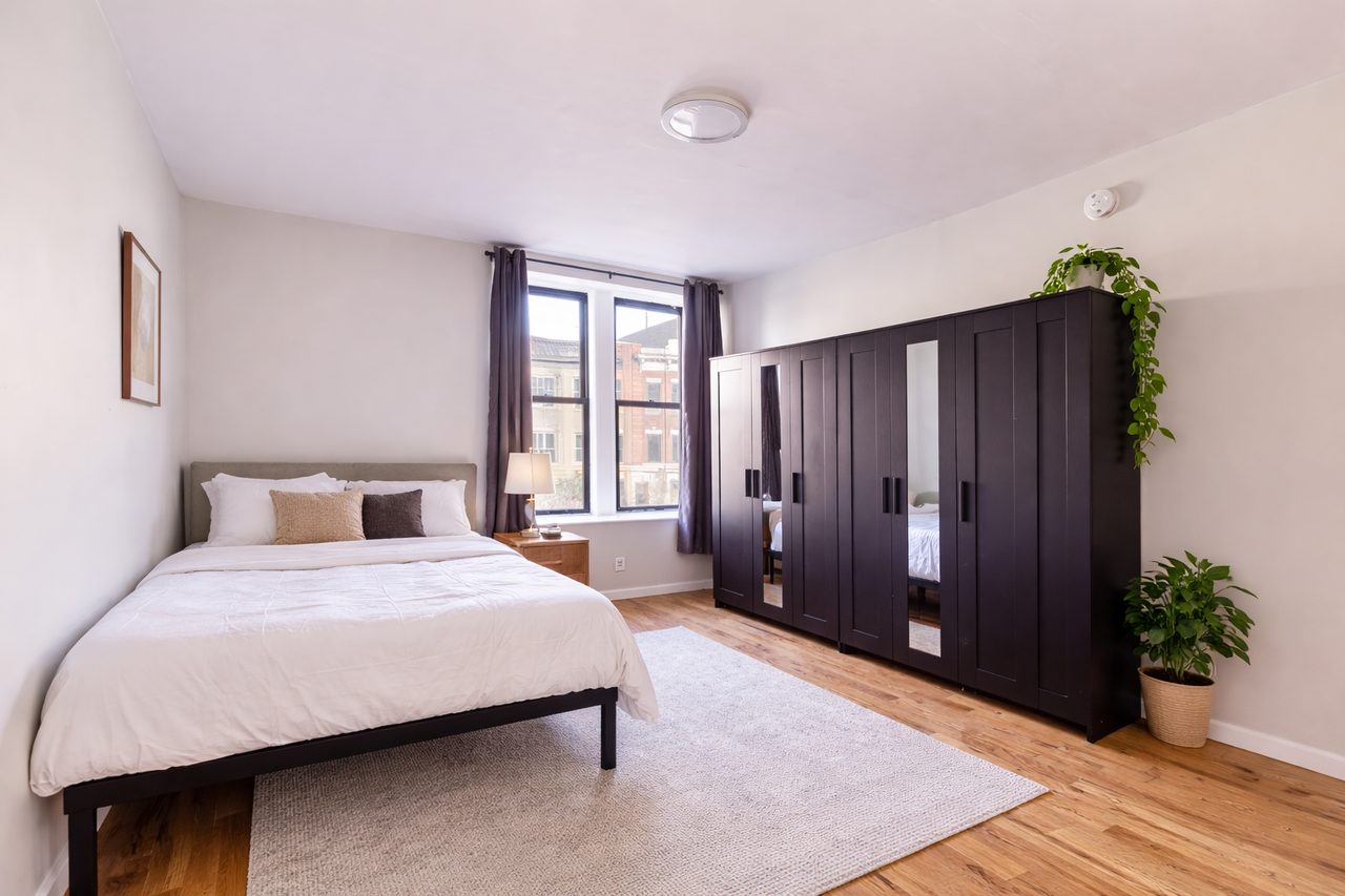 #1571: Prospect Lefferts Gardens - Queen Bedroom A - 1