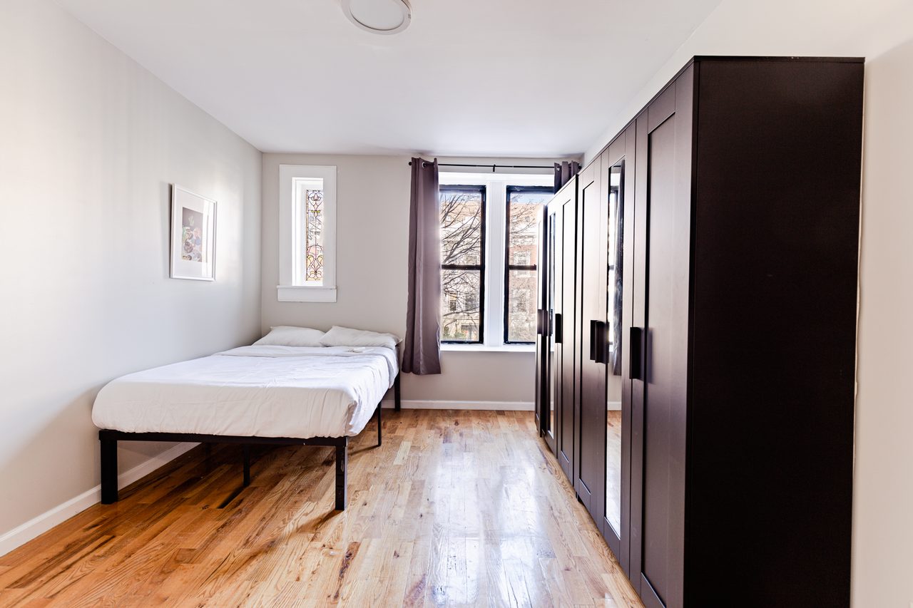 #1571: Prospect Lefferts Gardens - Queen Bedroom A - 3