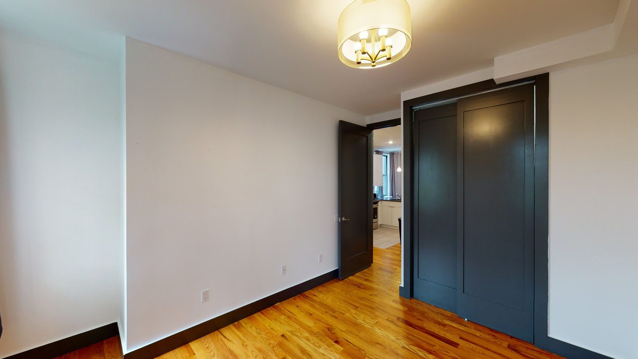 #485: Prospect Lefferts Gardens - Queen Bedroom A - 3