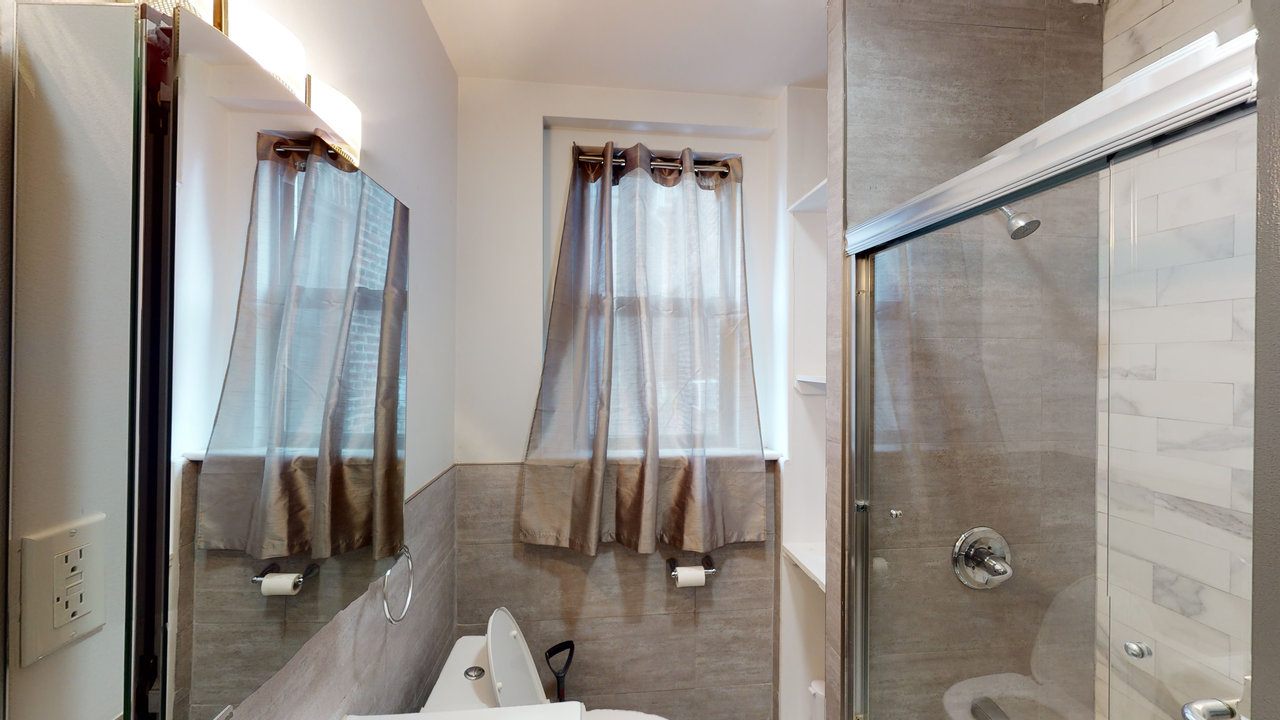 #485: Prospect Lefferts Gardens - Queen Bedroom C - #485: Prospect Lefferts Gardens - Gallery - 3