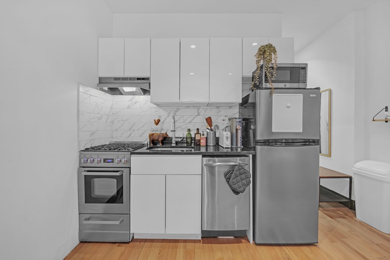 #693: East Village - 1 Bedroom (Full) - #693: East Village - Gallery - 3