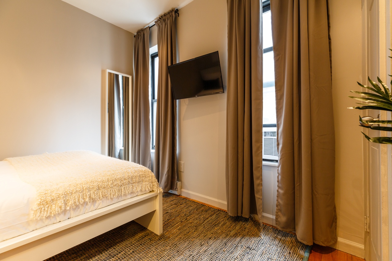 #363: Upper West Side - Queen Bedroom D - 7