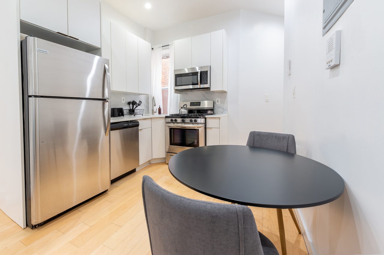 #963: Bedford-Stuyvesant - Twin Bedroom C - #963: Bedford-Stuyvesant - Gallery - 1